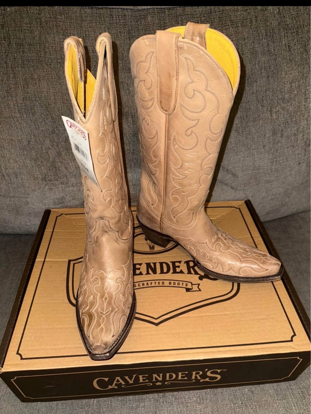 NWT CAVENDER’S WESTERN WOMEN’S BONE LEATHER EMBROIDERED SNIP TOE COWBOY BOOTS